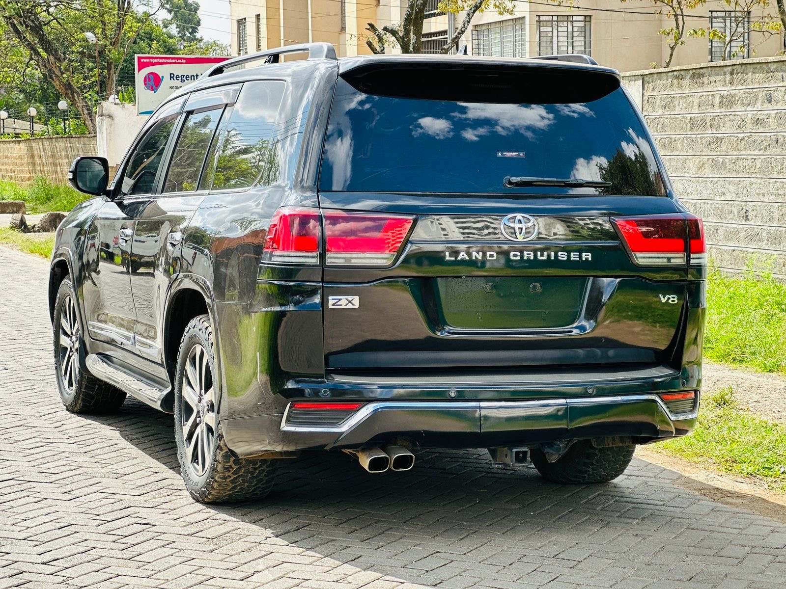 2014 Toyota Prado V8 ZX - Thumbnail 4