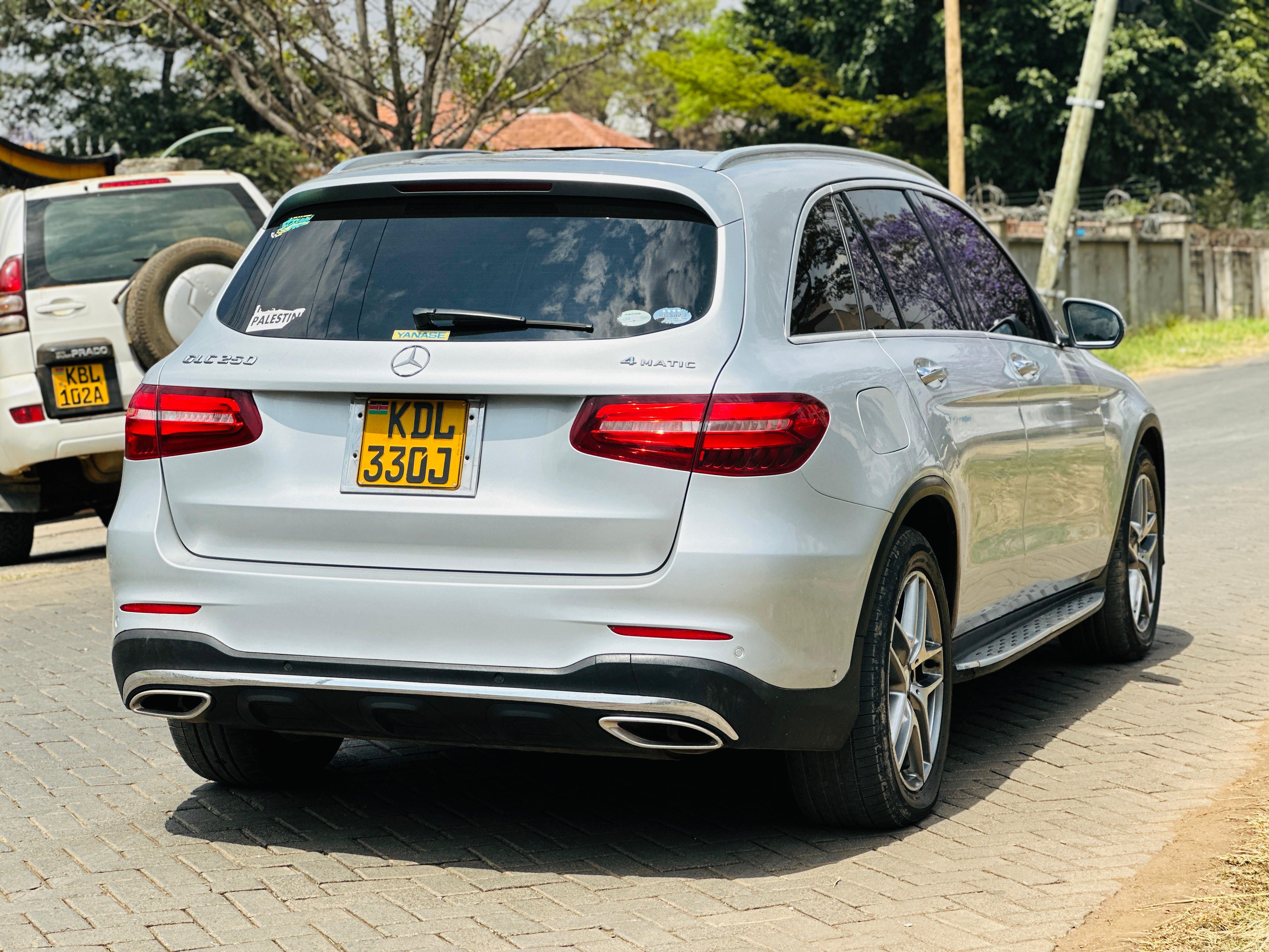 2016 Mercedes-Benz GLC 250 - Thumbnail 6