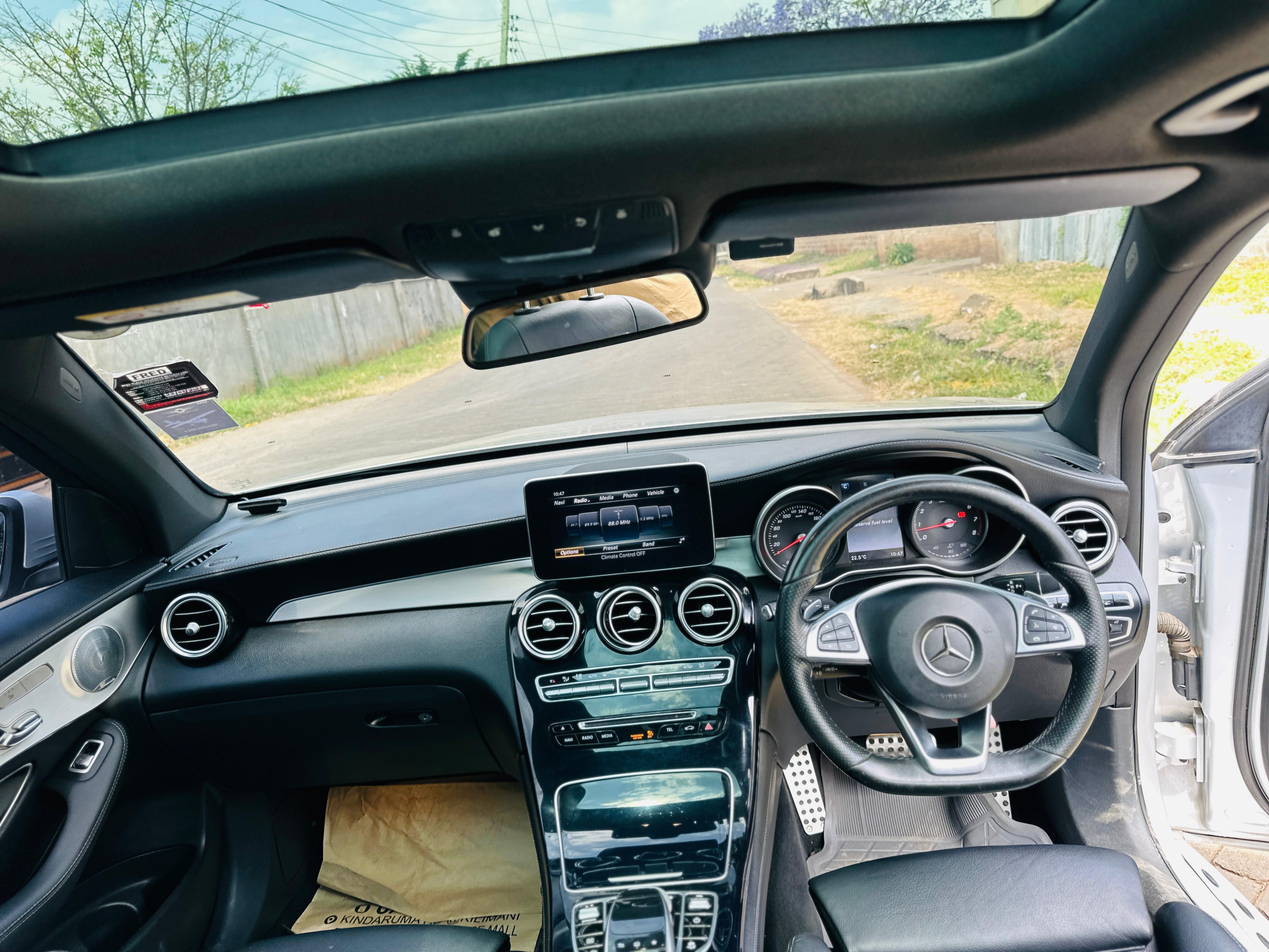 2016 Mercedes-Benz GLC 250 - Thumbnail 2