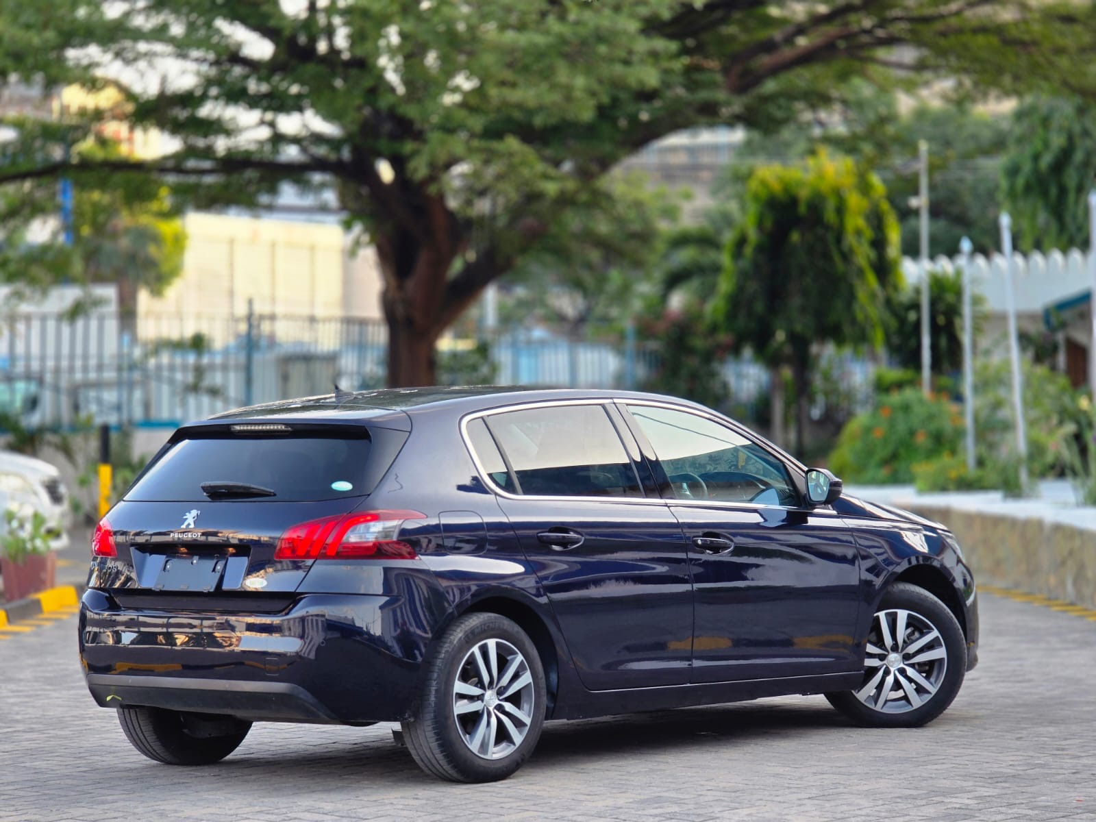 2018 Peugeot 308 - Thumbnail 10