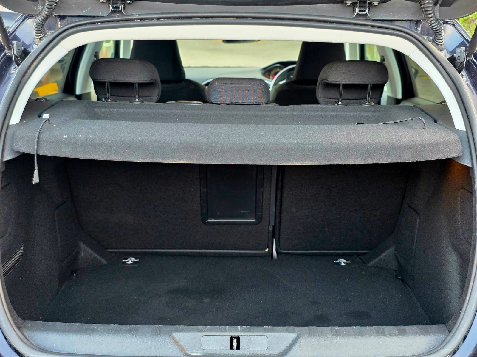 2018 Peugeot 308 - Thumbnail 2