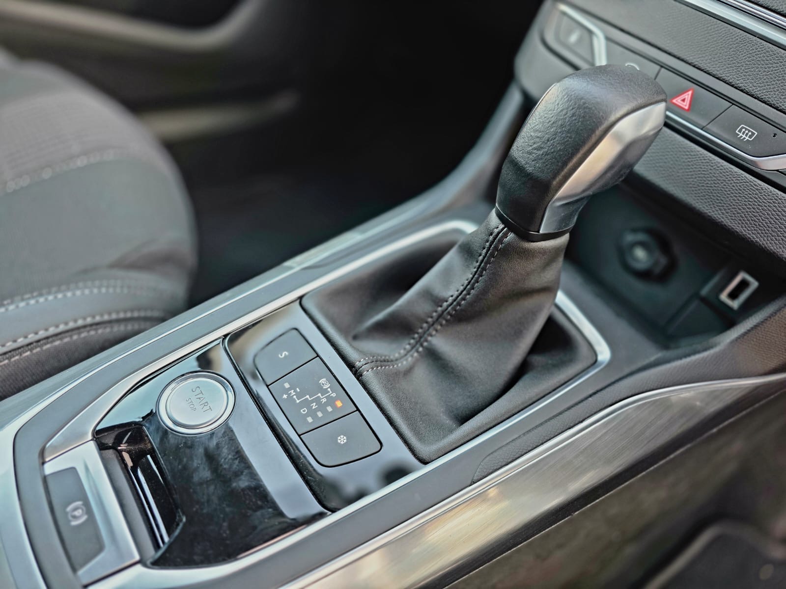 2018 Peugeot 308 - Thumbnail 5