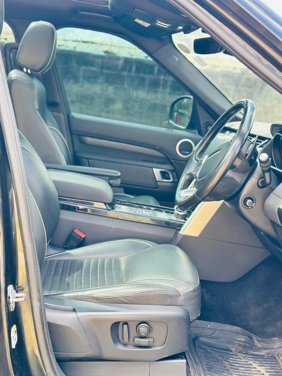 2017 Range Rover Discovery 5 - Thumbnail 6