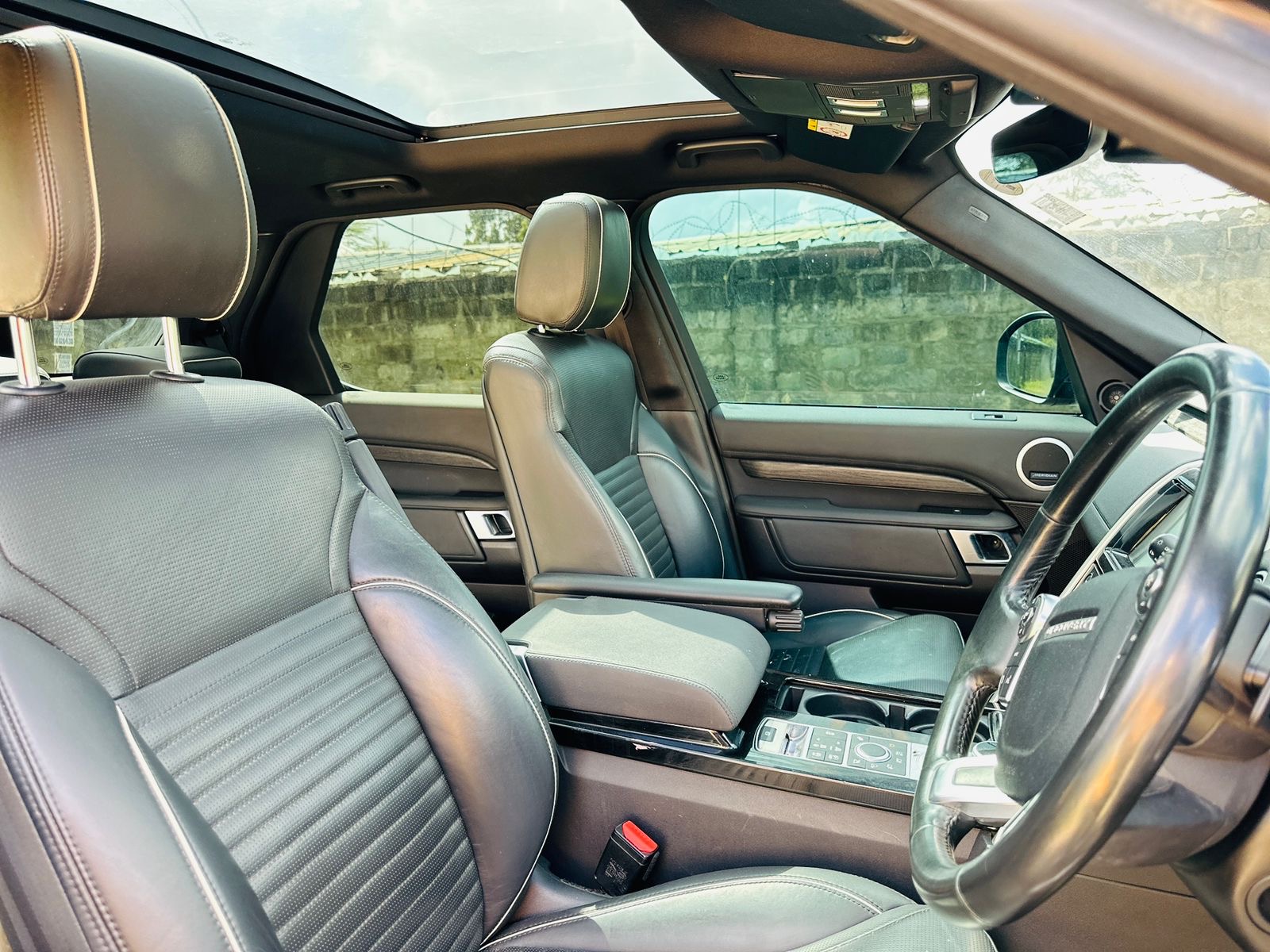 2017 Range Rover Discovery 5 - Thumbnail 4