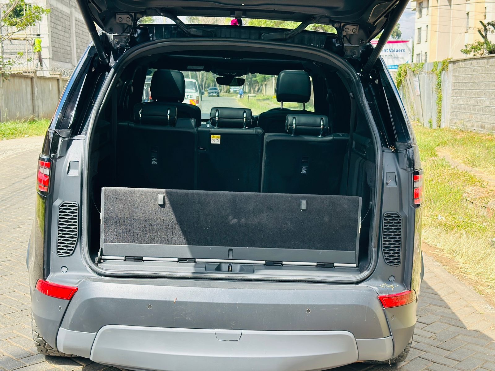 2017 Range Rover Discovery 5 - Thumbnail 3