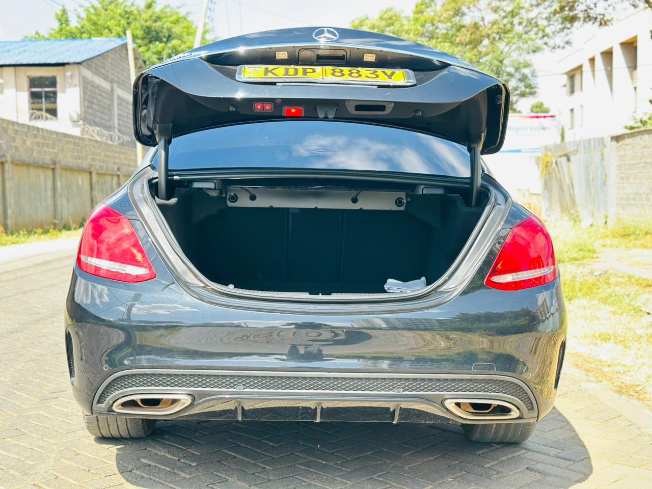 2016 Mercedes-Benz C200 - Thumbnail 2