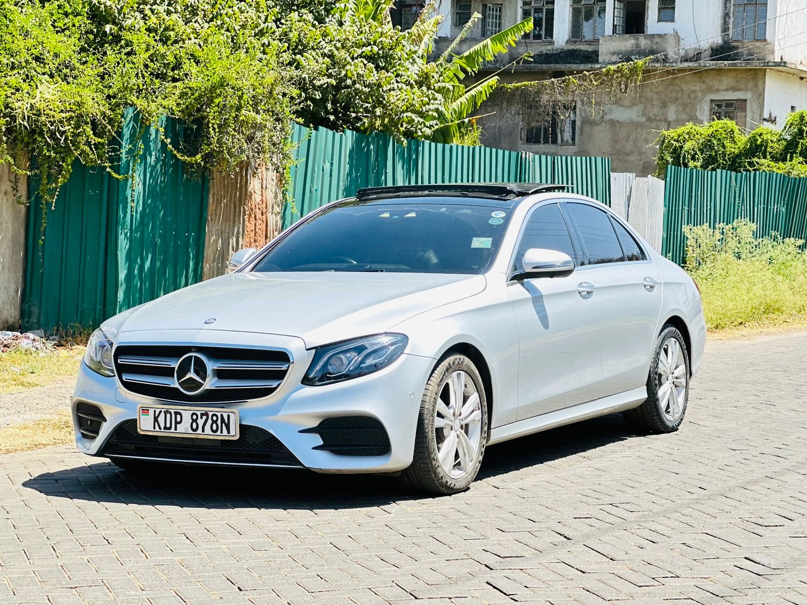 2017 Mercedes-Benz E250 - Thumbnail 4