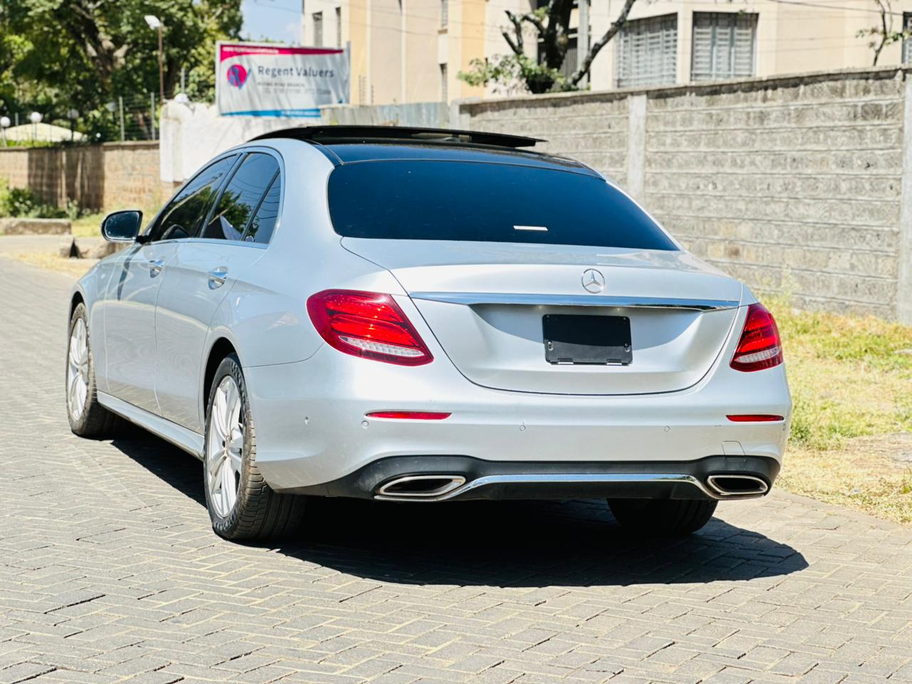 2017 Mercedes-Benz E250 - Thumbnail 2