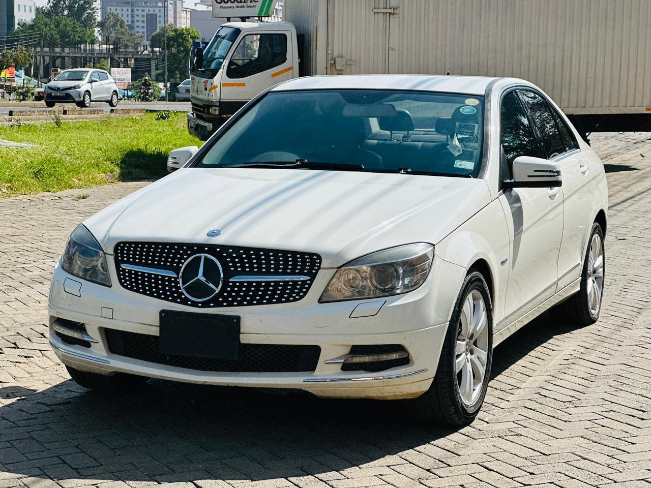 2011 Mercedes-Benz C250 - Thumbnail 2