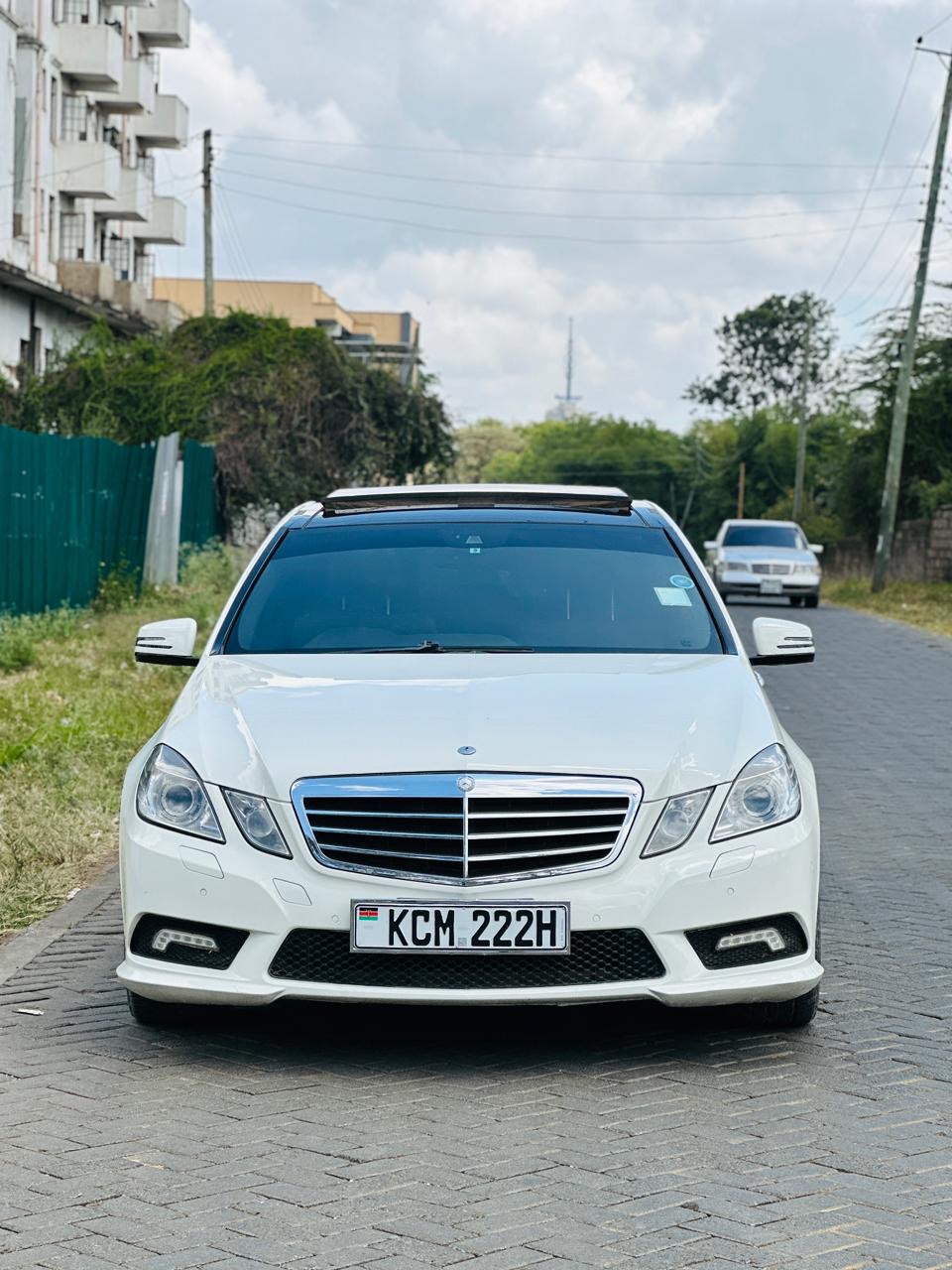 2011 Mercedes-Benz E250 - Thumbnail 2