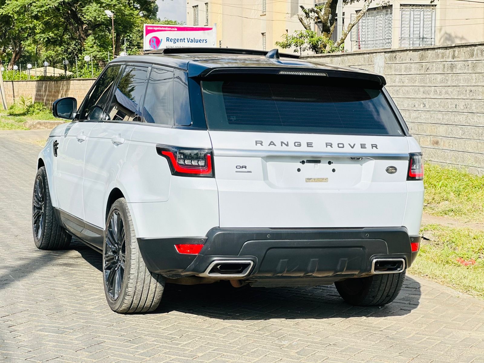 2018 Range Rover Sport - Thumbnail 2