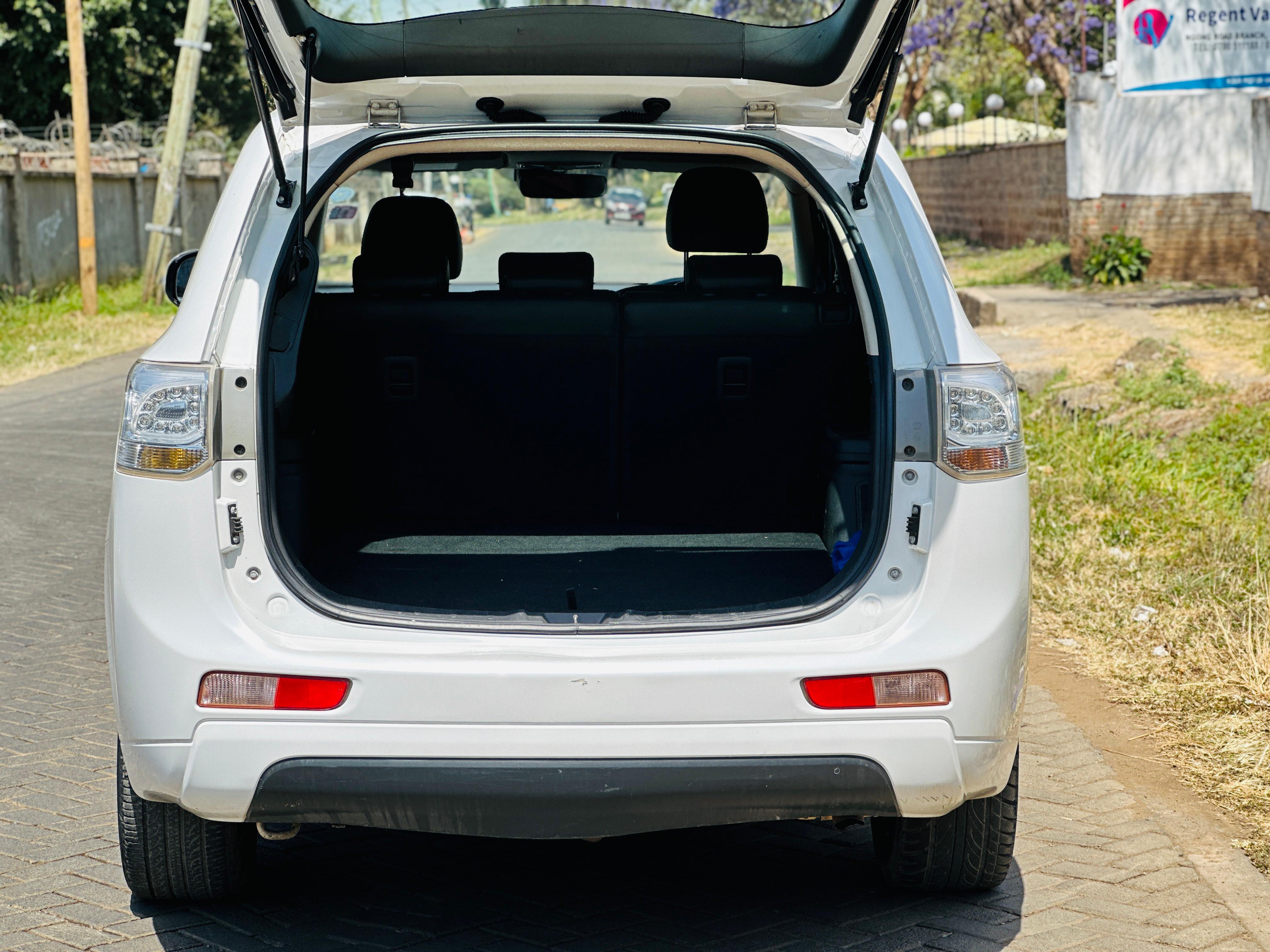 2013 Mitsubishi Outlander PHEV - Thumbnail 5