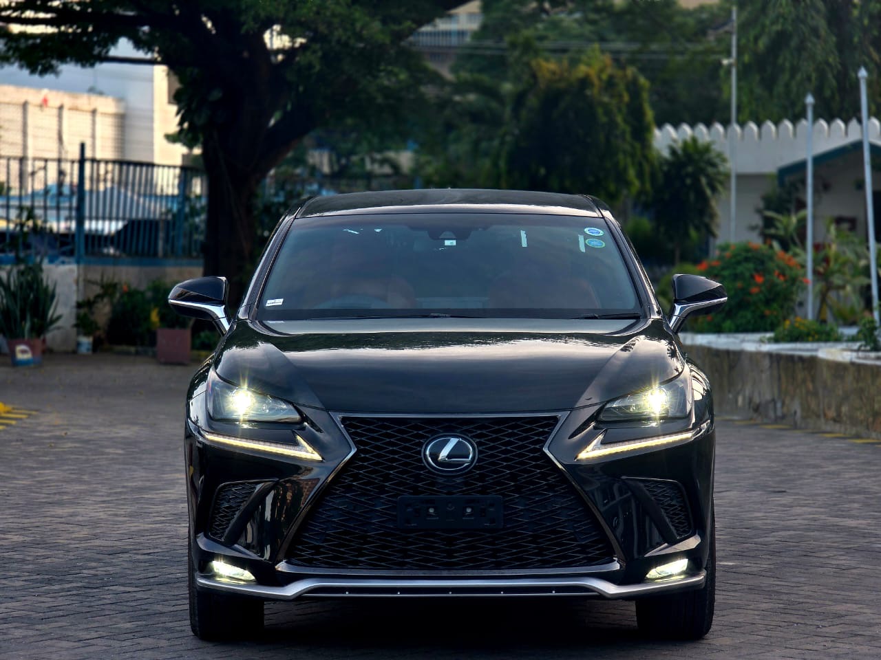 2018 Lexus NX300 - Thumbnail 4