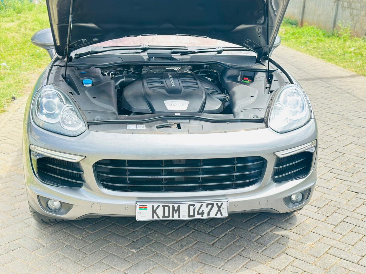 2016 Porsche Cayenne - Thumbnail 4