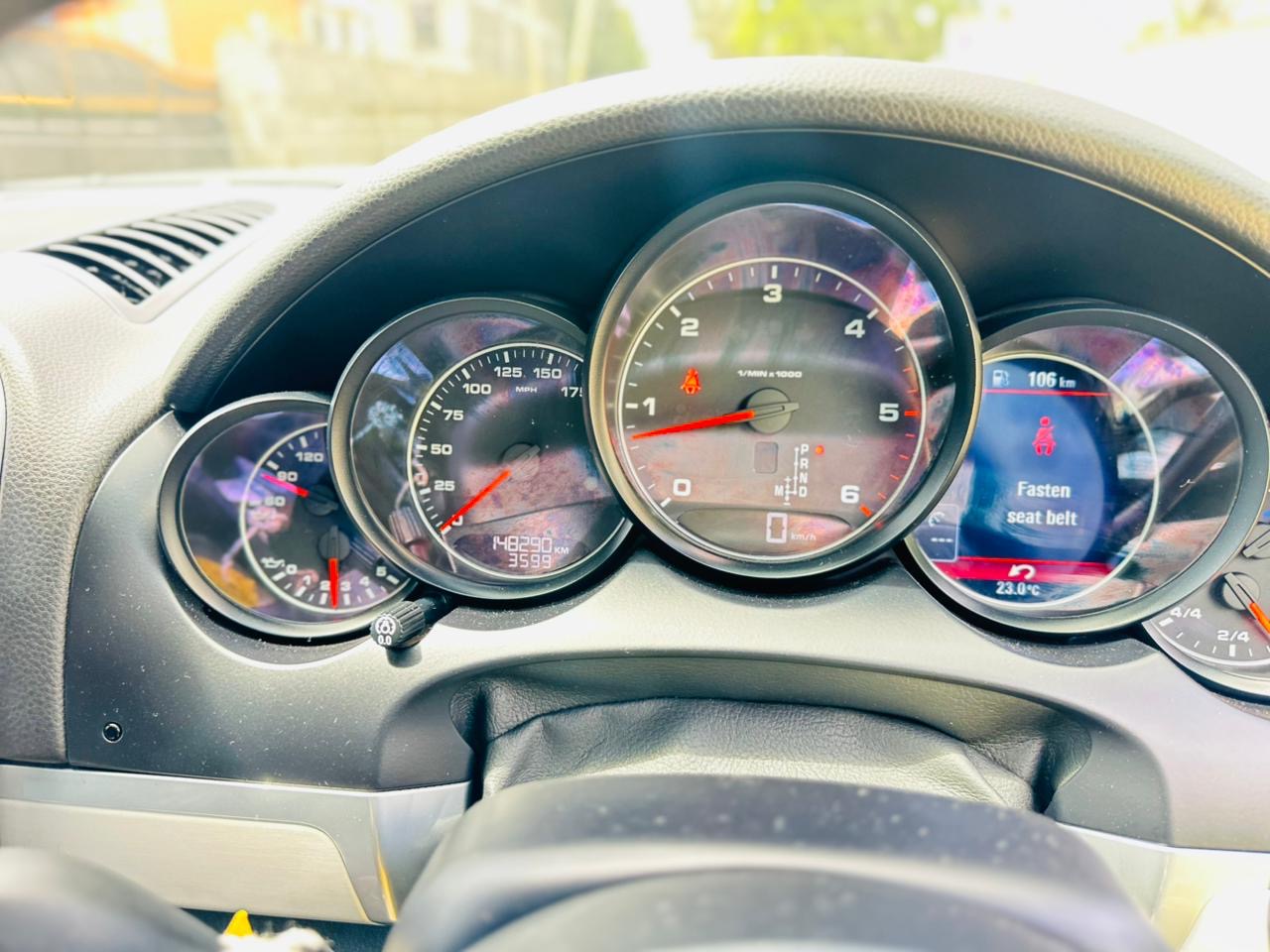 2016 Porsche Cayenne - Thumbnail 3