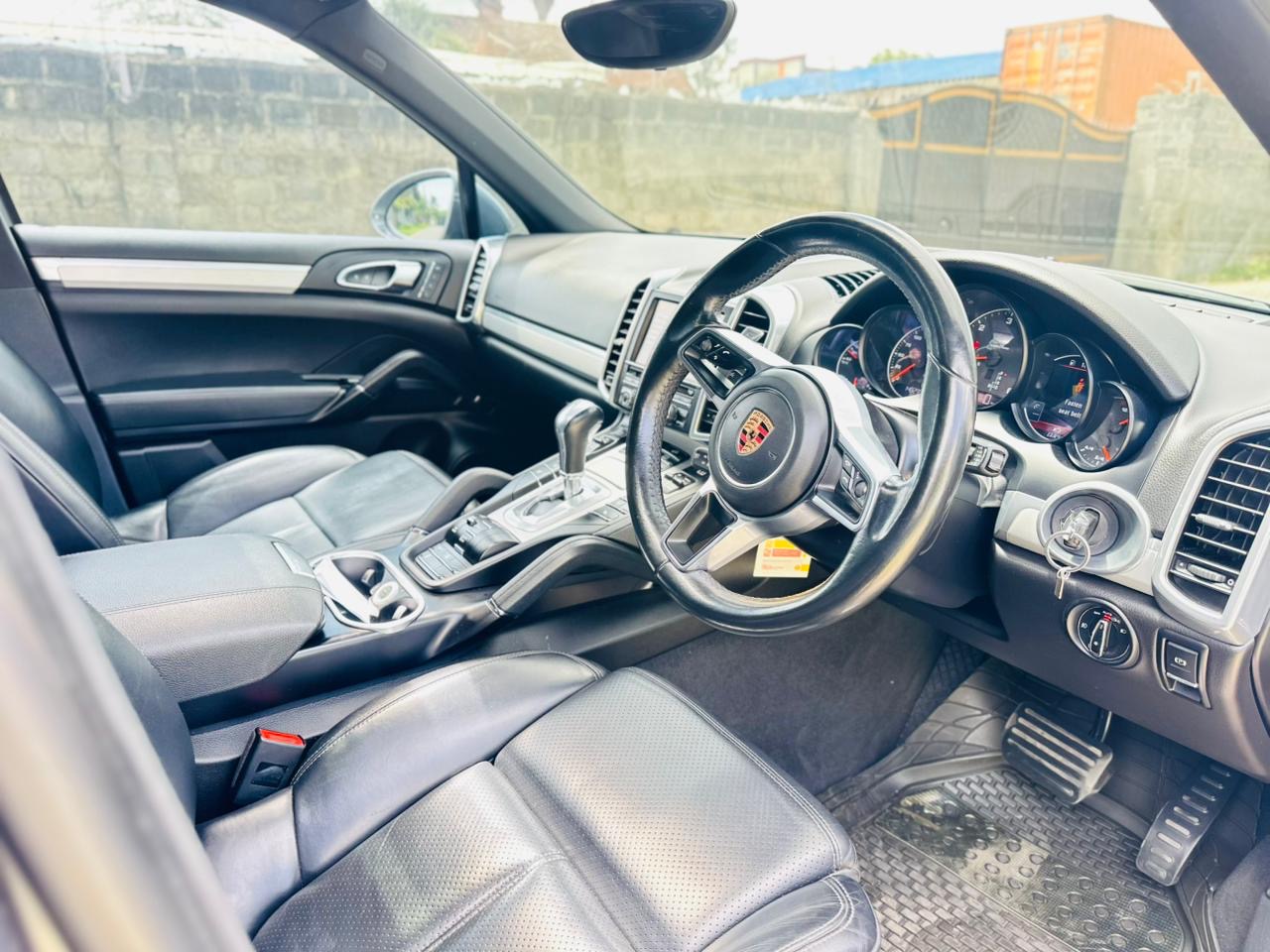 2016 Porsche Cayenne - Thumbnail 5